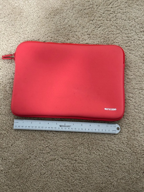InCase Neoprene Sleeve for 13” MacBook Pro in Coral Pink GUC - Picture 3 of 7